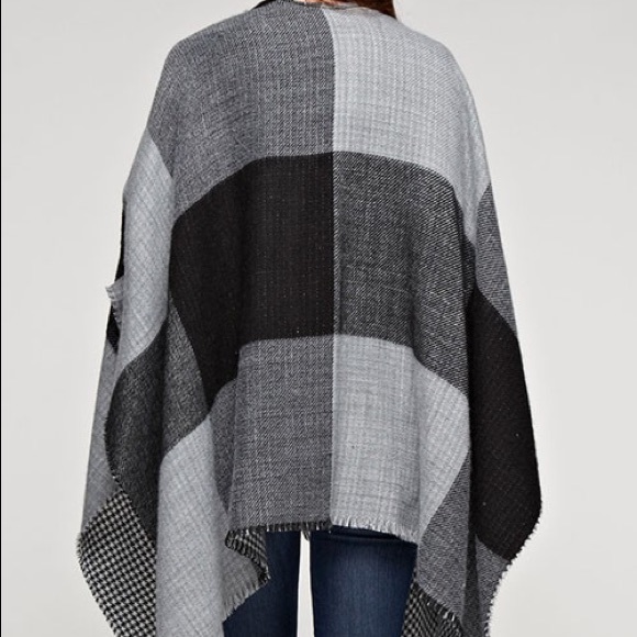 Reversible Gray Color Block Herringbone Poncho - Picture 6 of 7